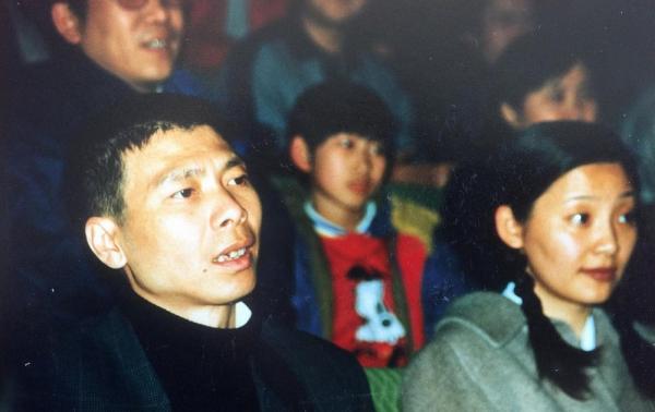 馮小剛:拋棄結婚15年的原配,40歲娶小10歲徐帆,63歲至今不生娃 馮小剛:拋棄結婚15年的原配,40歲娶小10歲徐帆,63歲至今不生娃