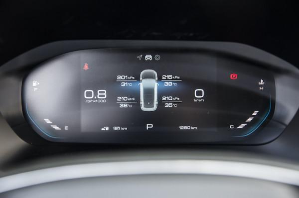 6萬多起，有運動座椅10.25寸中控屏，第一輛車選寶駿RS-3合適嗎？