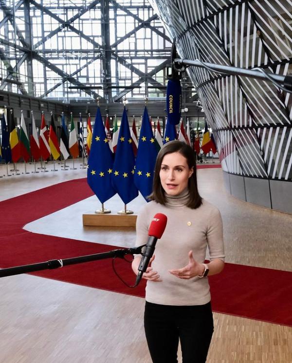 35歲芬蘭美女總理閃耀亮相!一身黑白配太美了,比伊萬卡更有氣質 35歲芬蘭美女總理閃耀亮相!一身黑白配太美了,比伊萬卡更有氣質