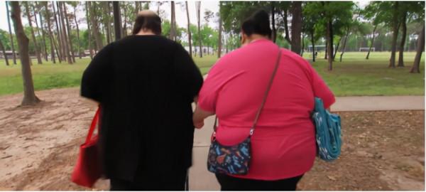 美國肥胖夫妻，兩人體重加起來超過1200斤，走幾步都累得不行