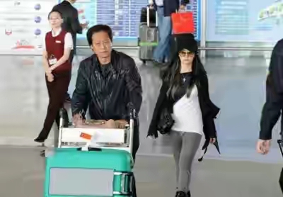 “神仙媽媽”劉曉莉的隱秘往事,她的故事遠比你想得更精彩 “神仙媽媽”劉曉莉的隱秘往事,她的故事遠比你想得更精彩