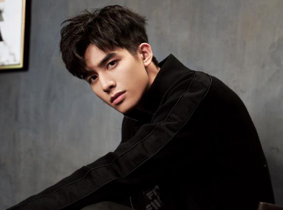 劉詩詩抽空拍了個短劇，配上野性十足的男主，我笑開了花