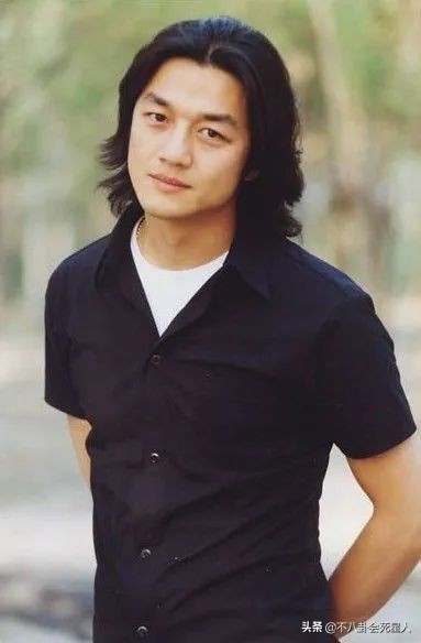 10位中年男星“禿頂”大賞:黃曉明、沙溢頭頂稀疏,最意外是他 10位中年男星“禿頂”大賞:黃曉明、沙溢頭頂稀疏,最意外是他