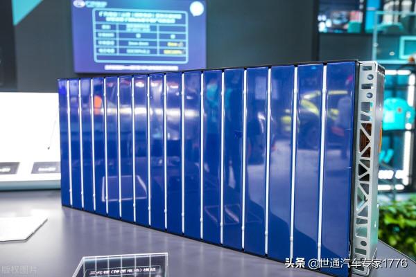 新能源汽車，是選擇磷酸鐵鋰還是三元鋰動力電池的好呢？