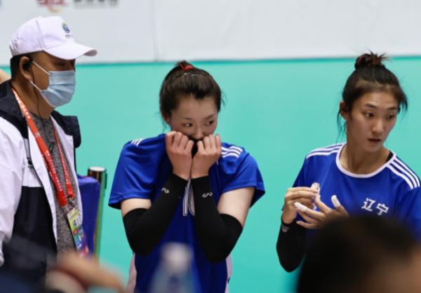 段放進攻立功!遼寧女排拿到第4勝,26歲的她恐是新週期過渡國手 段放進攻立功!遼寧女排拿到第4勝,26歲的她恐是新週期過渡國手