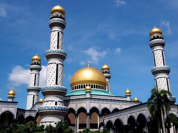 汶萊國王有7000輛豪車，馬桶黃金打造，最帥王子已有豪門準王妃