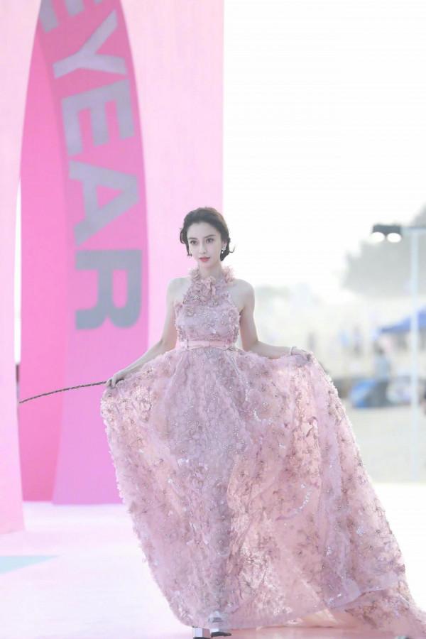 女星紅毯生圖只服Angelababy,叫她“紅毯殺手”不為過吧? 女星紅毯生圖只服Angelababy,叫她“紅毯殺手”不為過吧?