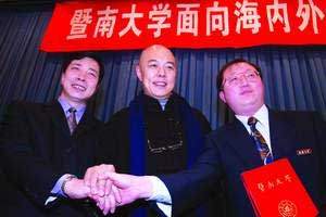 張鐵林：拋妻棄子換國籍，八個女人三個娃，到底是作樂還是作死？