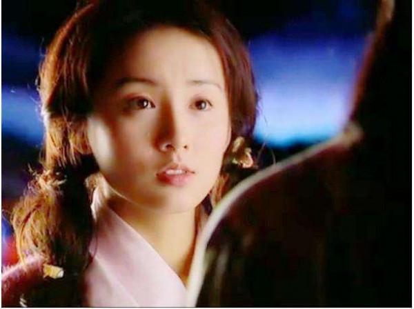 蘿莉臉太騙人！竟是隱形高個，看臉150看腿170，原來錯怪男星矮了