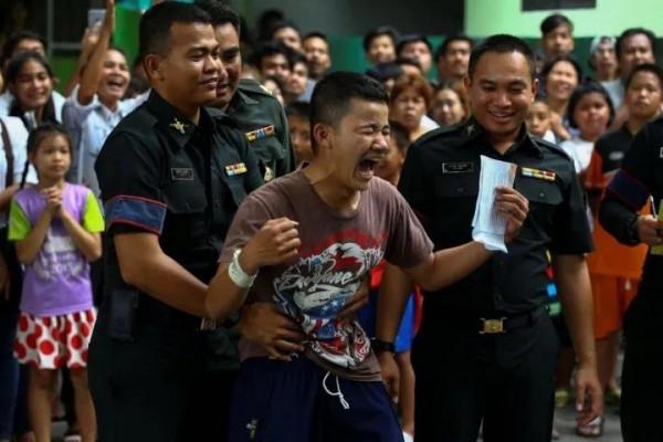 穿裙子抽籤的泰國徵兵，為什麼如此奇葩？