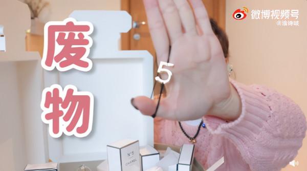 6000元拆出一堆“破爛”,奢侈品禮盒正在收割年輕人 6000元拆出一堆“破爛”,奢侈品禮盒正在收割年輕人