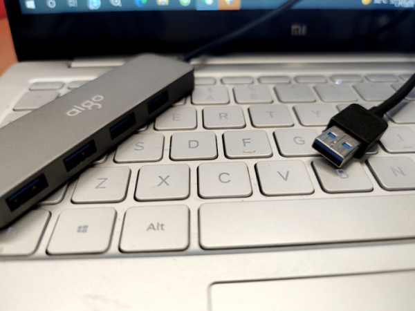 一拖四還帶充電,擴充你侷促的膝上型電腦介面,aigo H4分線器體驗 一拖四還帶充電,擴充你侷促的膝上型電腦介面,aigo H4分線器體驗