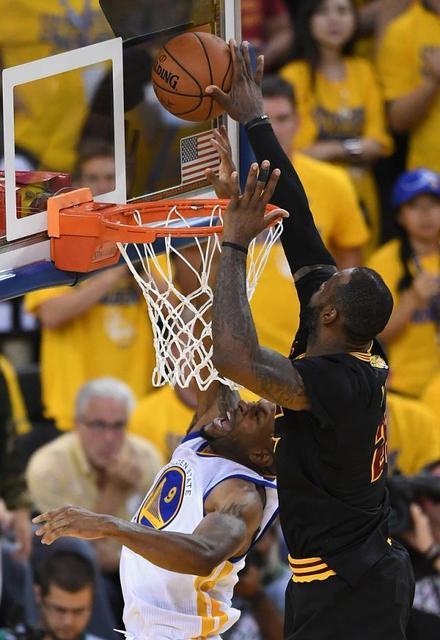 重溫經典！那些NBA歷史上熱血沸騰的名場面，你還記得多少？