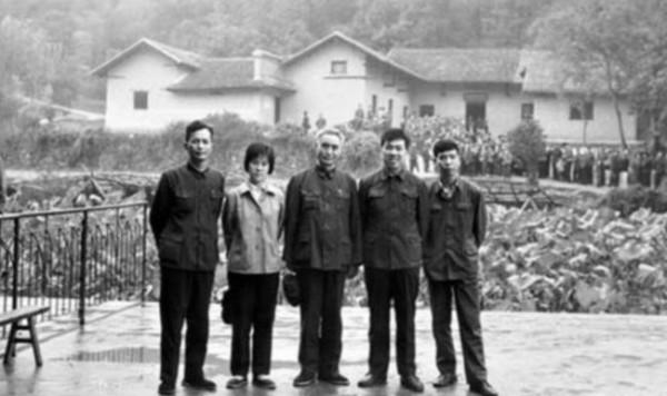 1989年，黃維訪問臺灣前夕，國民黨方面力勸他留在臺灣，被他拒絕