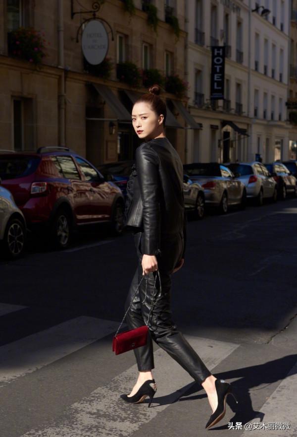 女人儘量別上衣塞褲腰，學學蔣欣這樣穿，出門賺足回頭率