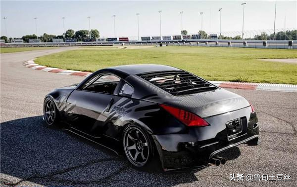 「轂銳馳」有趣的人改裝了一臺V8引擎的日產350Z