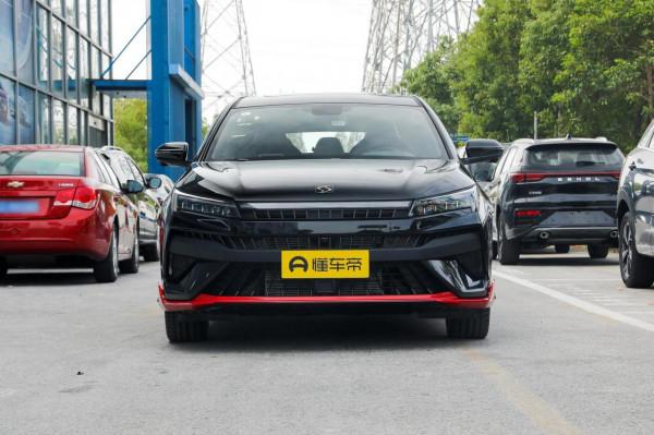 思皓曜逐日RACE車型，售13.48萬元，配多層式格柵，造型年輕動感