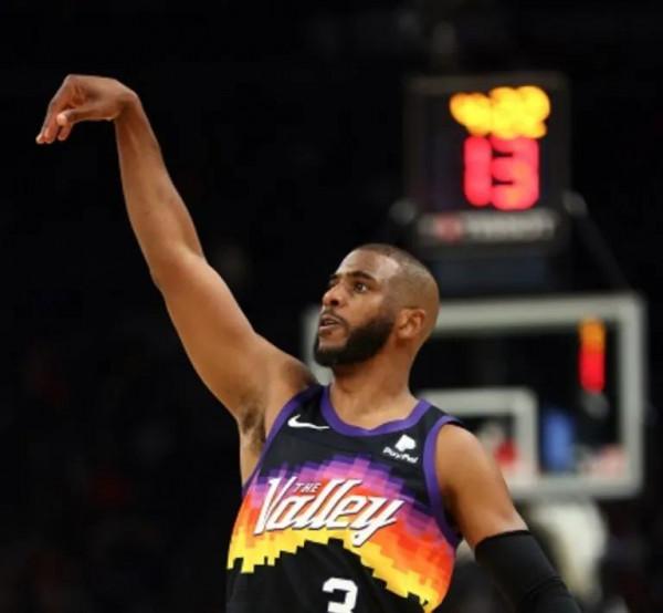 莫蘭特撲滅水花豪取10連勝！巨星相畢露