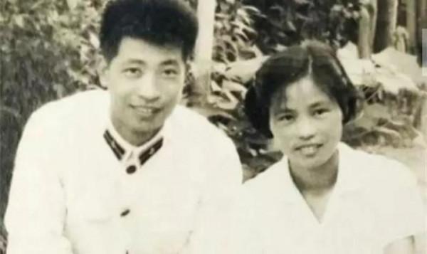 退伍偵察兵自稱槍法精準，後來才知母親是王牌特工，曾受陳毅盛讚