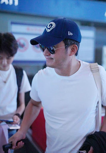 眾星出席文代會！鬱鈞劍罕露面，靳東發福明顯，劉昊然乖巧蹲角落