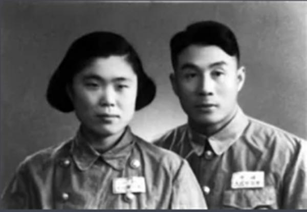 1983年,一日照農民端茶倒水時身份暴露,22年後被請進人民大會堂 1983年,一日照農民端茶倒水時身份暴露,22年後被請進人民大會堂