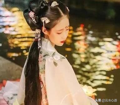 納蘭性德的一首詞，起句就含悲帶淚，最後更泣不成聲