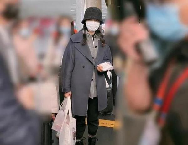 央視女人周濤，連換三套衣服，把一起參會的娛樂圈女人給秒啦