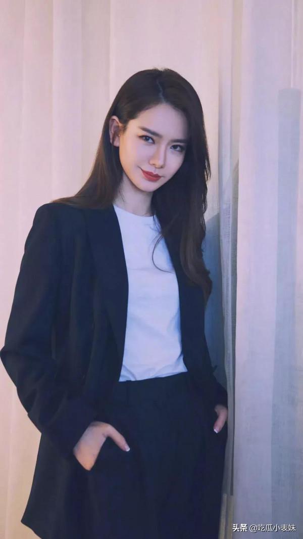 戚薇，又帥又酷，又美又可愛，驚豔到你了嗎？