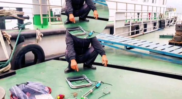 沒收釣具並處罰！雲南釣魚人使用禁用釣具，被抓時剛好上魚了