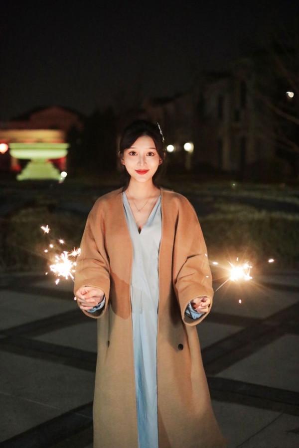 《德雲社》燒餅妻子雖是網紅臉,但穿碎花裙挺淑女,衣品加分了 《德雲社》燒餅妻子雖是網紅臉,但穿碎花裙挺淑女,衣品加分了