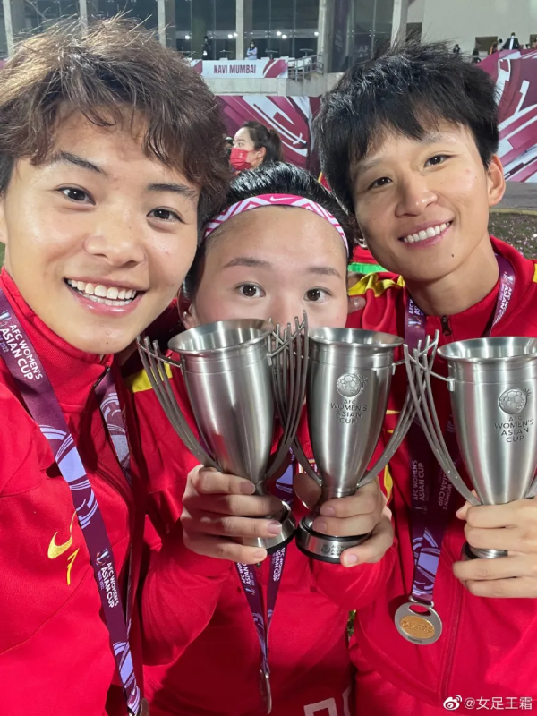 不負眾望成功登頂亞洲之巔！王霜：謝謝大家相信我們