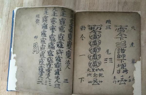 萬人目睹道人昇天！雷電之下眾人紛紛磕頭跪拜，修仙真實存在嗎？