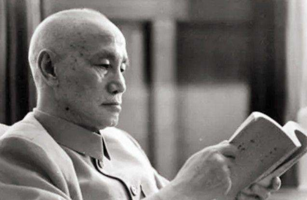 1950年，張治中攜妻兒到南海密會蔣經國，半夜接葉劍英通知：快撤