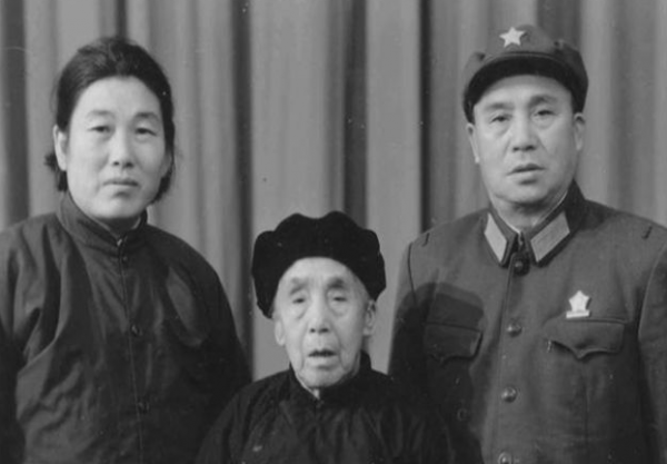 四野有位悍將，敢和鍾偉搶東西，每逢大戰，林彪：查查毛猴子在哪