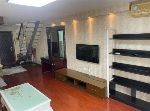 24歲的她，憑藉自己努力買下40㎡小家，將空置半年的小屋徹底翻新