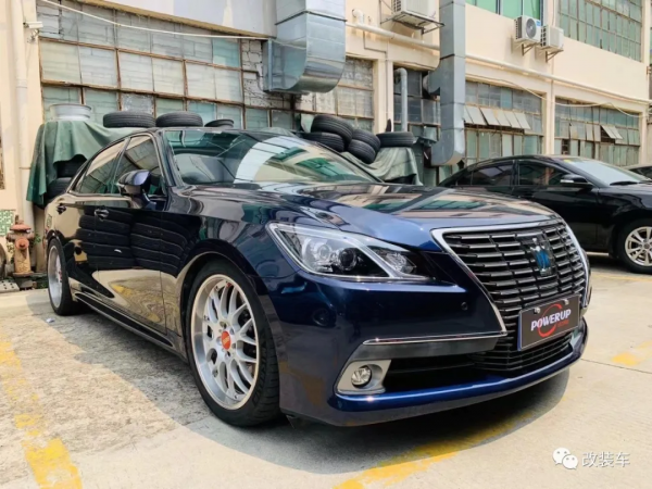 簡約又不失內涵的日規14代目豐田皇冠，只是為了完成兒時的夢