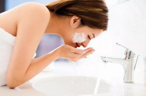 人到中年，這4個部位要保持乾淨，另堅持做3件事，身體或會健康