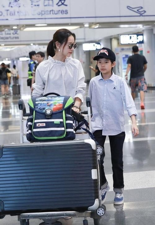 潘粵明:離異後,董潔不讓我看兒子,我的親情愛情都有淚 潘粵明:離異後,董潔不讓我看兒子,我的親情愛情都有淚