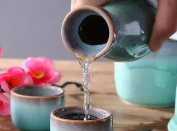 “喝白酒”跟“喝啤酒”,哪個對身體的傷害大?愛喝酒的瞭解一下 “喝白酒”跟“喝啤酒”,哪個對身體的傷害大?愛喝酒的瞭解一下