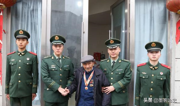 浙江95歲老兵去登記，直到掏出3枚軍功章，家人才知其特殊身份