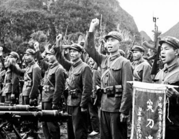 廖錫龍指揮收復者陰山，越軍營長不肯投降，被噴火器燒死在山洞裡