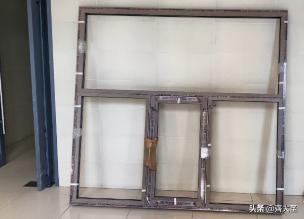 「陽臺封窗」過程全紀錄:開工第一天就踩坑? 「陽臺封窗」過程全紀錄:開工第一天就踩坑?
