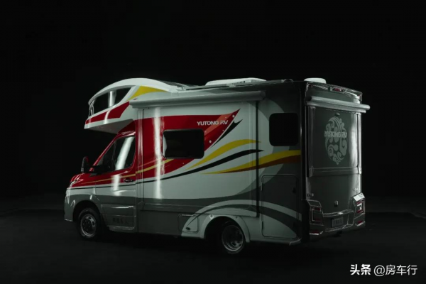 宇通新車重磅釋出：廊橋式線條，臉譜式配色，內有星空頂