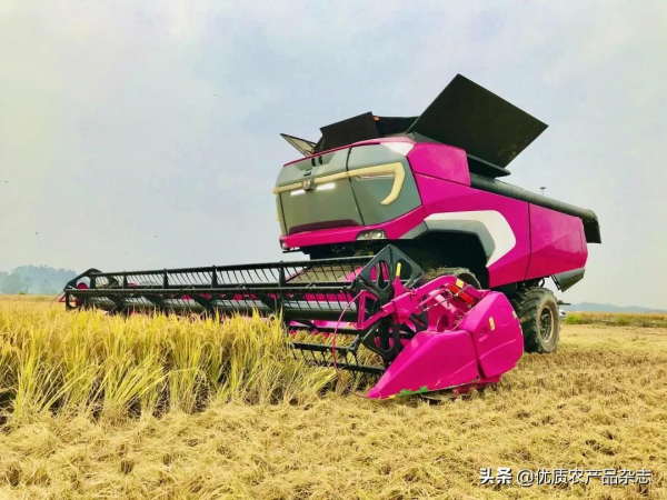 碧桂園又有大動作!自主研發無人拖拉機收穫機亮相演示,無人化農場概念落地成真 碧桂園又有大動作!自主研發無人拖拉機收穫機亮相演示,無人化農場概念落地成真