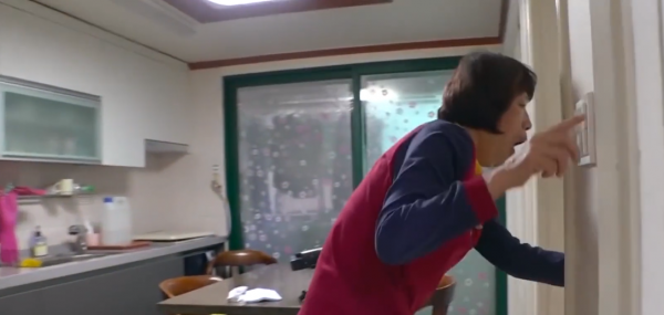 年近半百的老人，腦袋裡住有活蜘蛛並打嗝，醫院得知真相無從下手