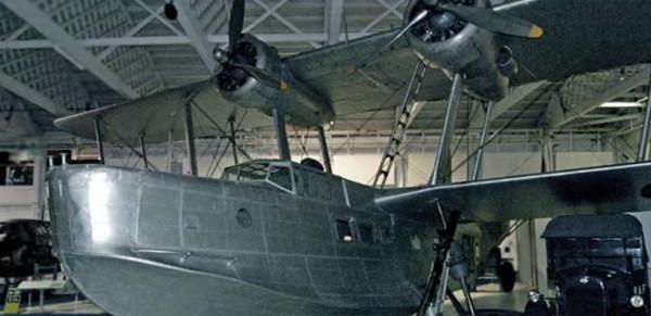 英國男子在花園散步,被飛機天降一潑屎澆一頭?這種倒黴事還不少 英國男子在花園散步,被飛機天降一潑屎澆一頭?這種倒黴事還不少