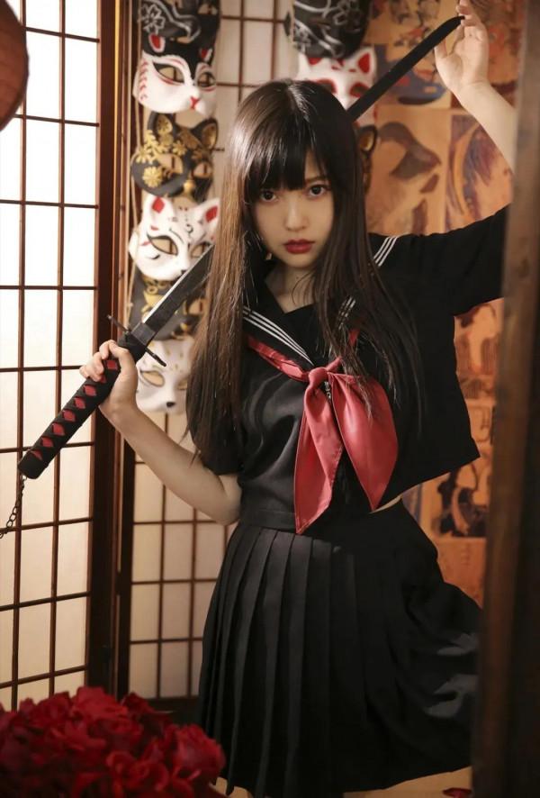 網路紅人：鍾曼菲