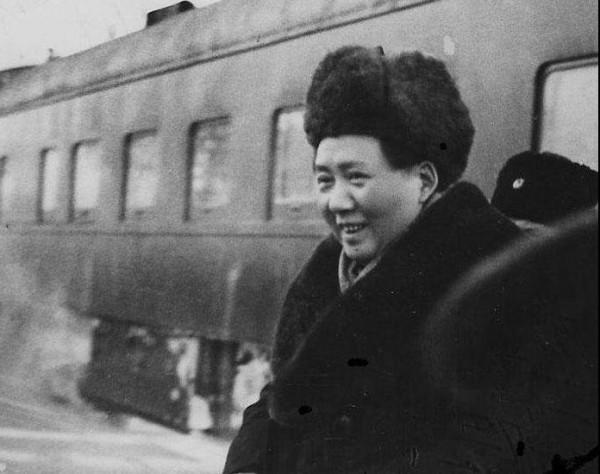 王立庵幫毛主席糾正偏科,建國後知其後人生活窘迫,讓秘書送千元 王立庵幫毛主席糾正偏科,建國後知其後人生活窘迫,讓秘書送千元