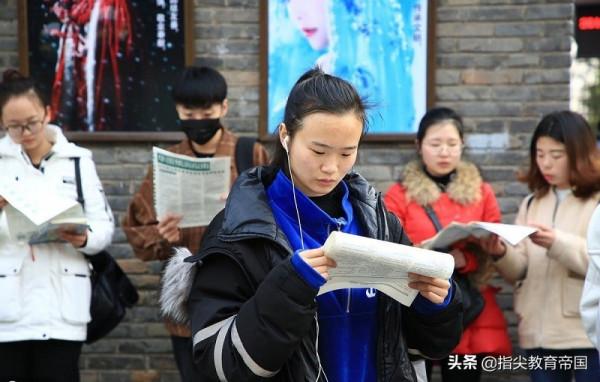 “教資熱”小幅降溫:培訓機構一倒,大學生當老師的熱情沒了嗎 “教資熱”小幅降溫:培訓機構一倒,大學生當老師的熱情沒了嗎