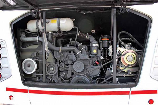 車長近15米，行李艙14方？帶您見識兩款賓士在印度推出的超長大巴